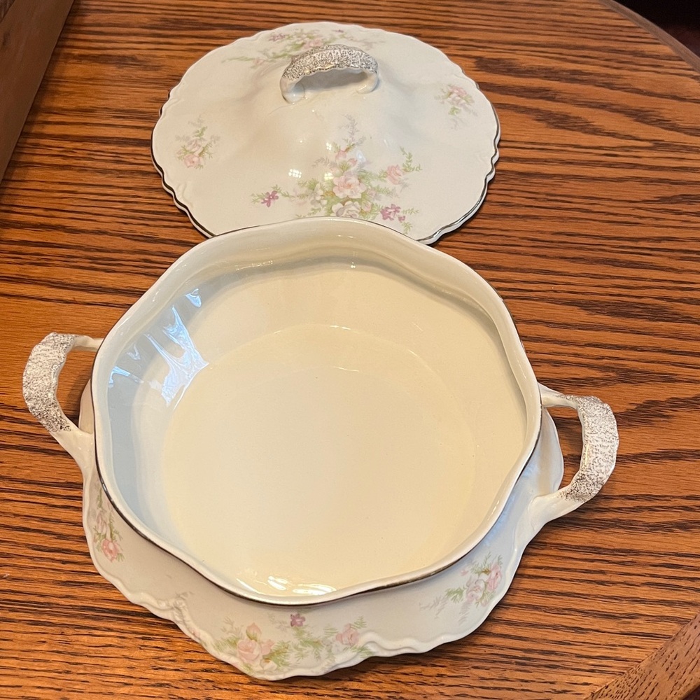 Homer Laughlin Floral Serveware with Lid - Picture 3 of 7